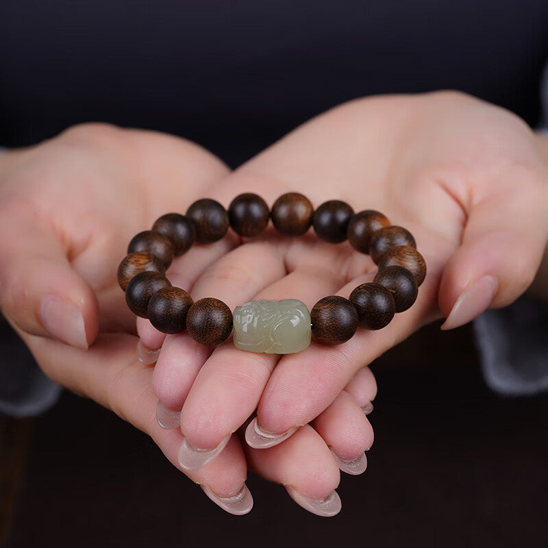 Brunei Agarwood & Qing Jade Pixiu Bracelet – A Fragrance That Lingers, A Fortune That Endures