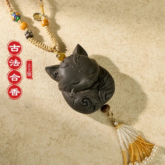 Traditional handmade herbal necklace for soothing the liver and refreshing the mind.